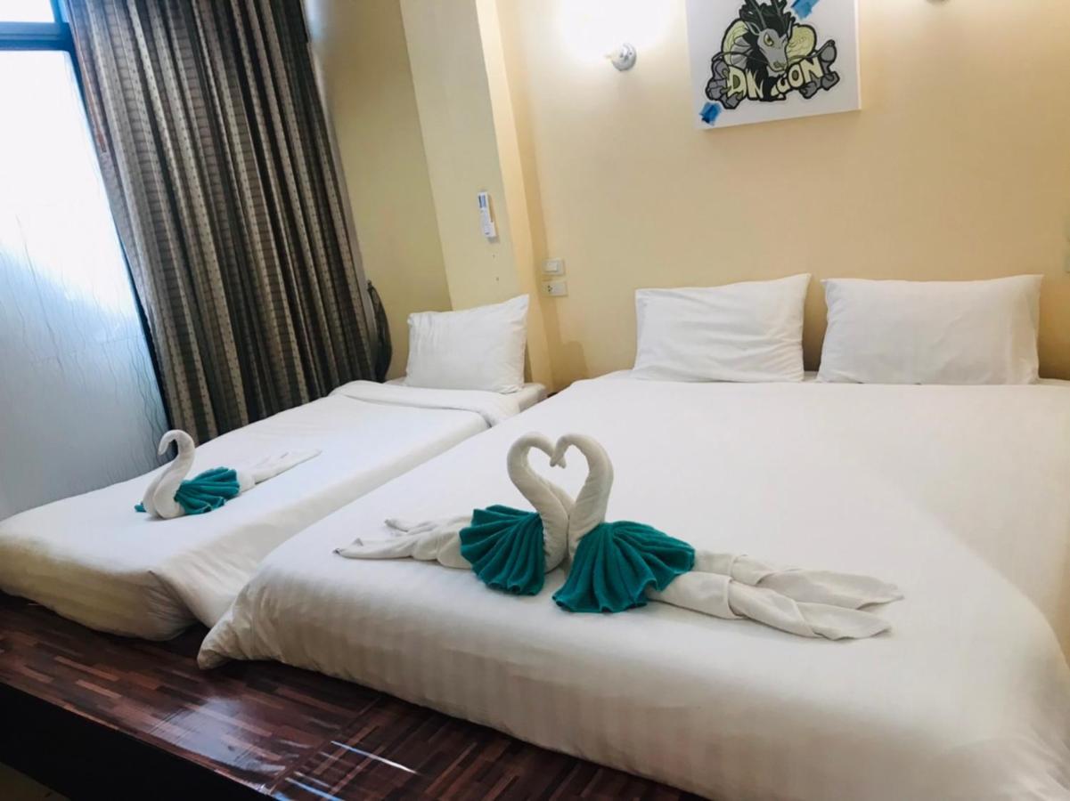 Happy Holidays Hotel Patong Esterno foto