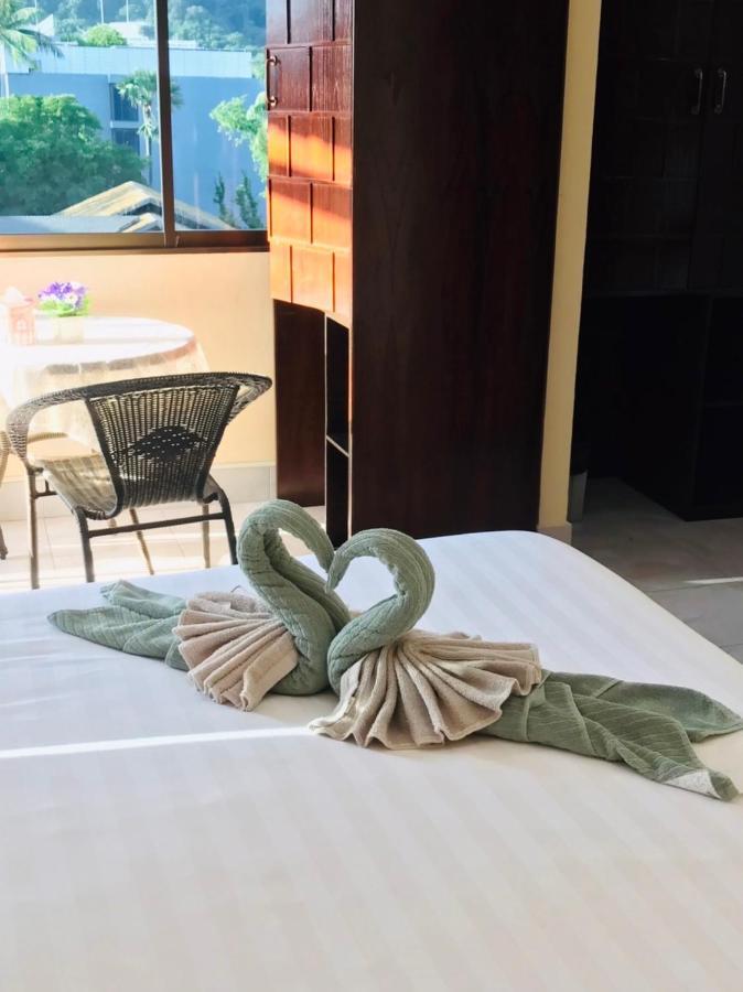 Happy Holidays Hotel Patong Esterno foto