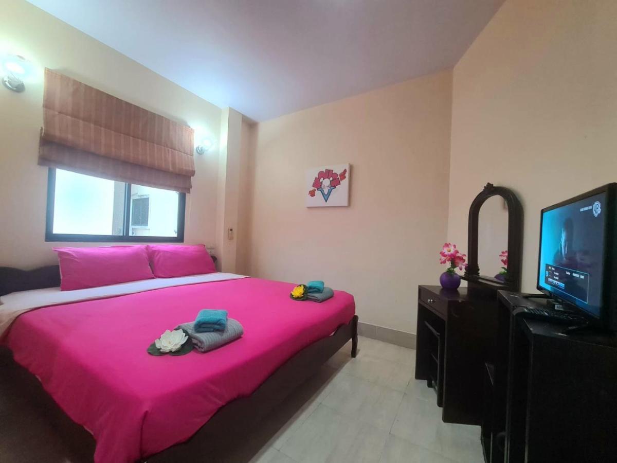 Happy Holidays Hotel Patong Esterno foto