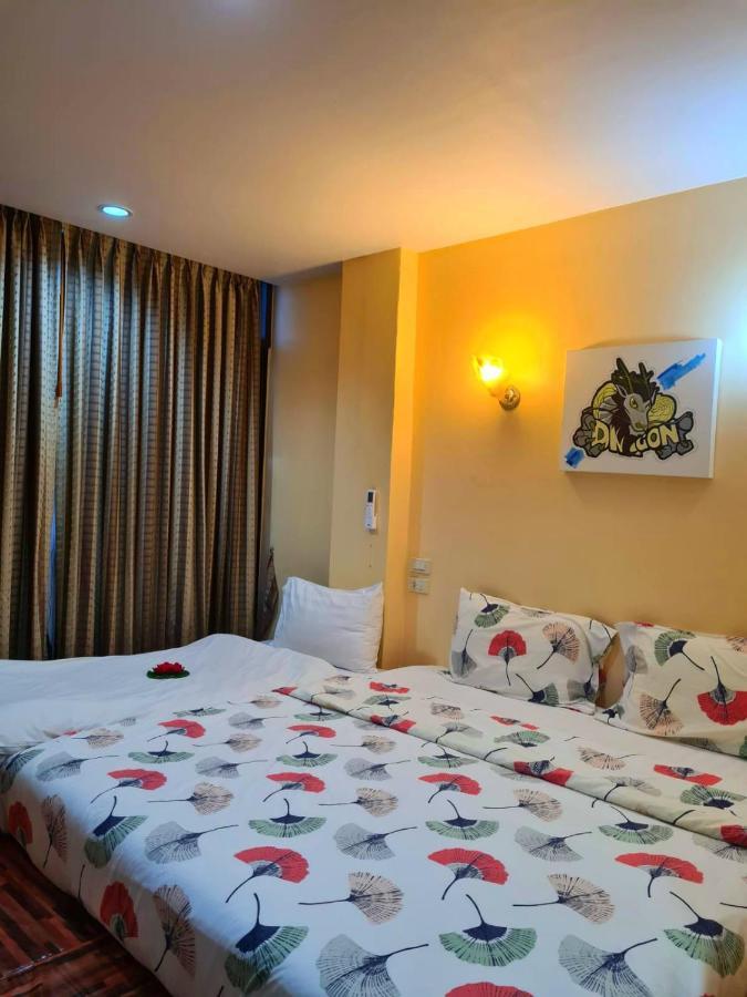 Happy Holidays Hotel Patong Esterno foto