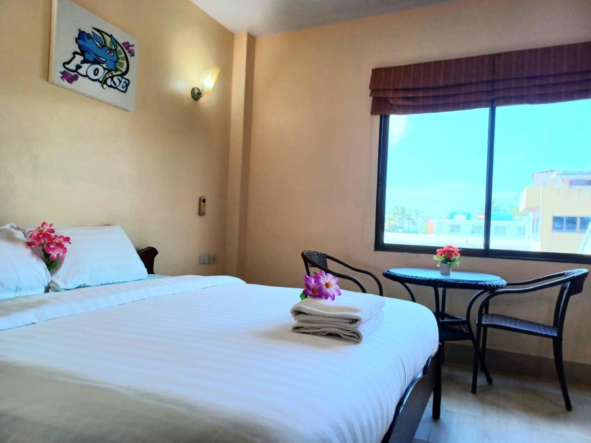 Happy Holidays Hotel Patong Esterno foto