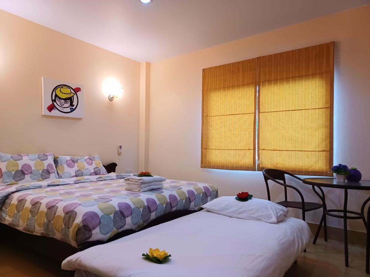 Happy Holidays Hotel Patong Esterno foto