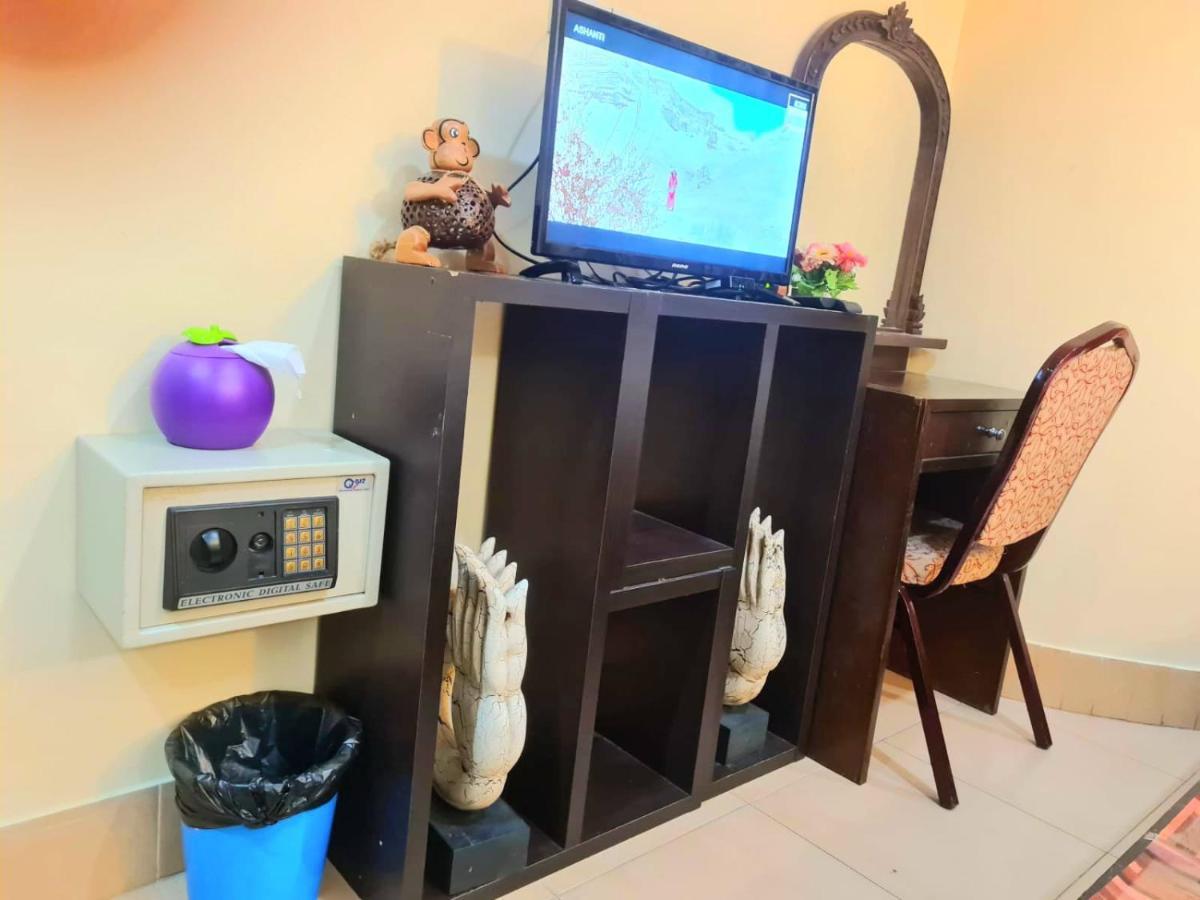 Happy Holidays Hotel Patong Esterno foto