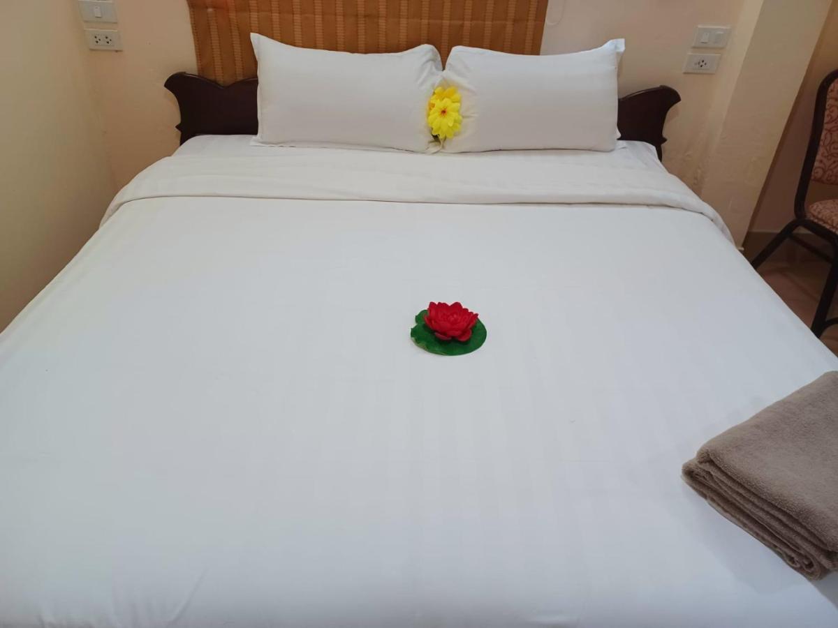 Happy Holidays Hotel Patong Esterno foto