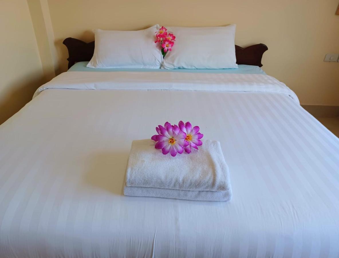 Happy Holidays Hotel Patong Esterno foto