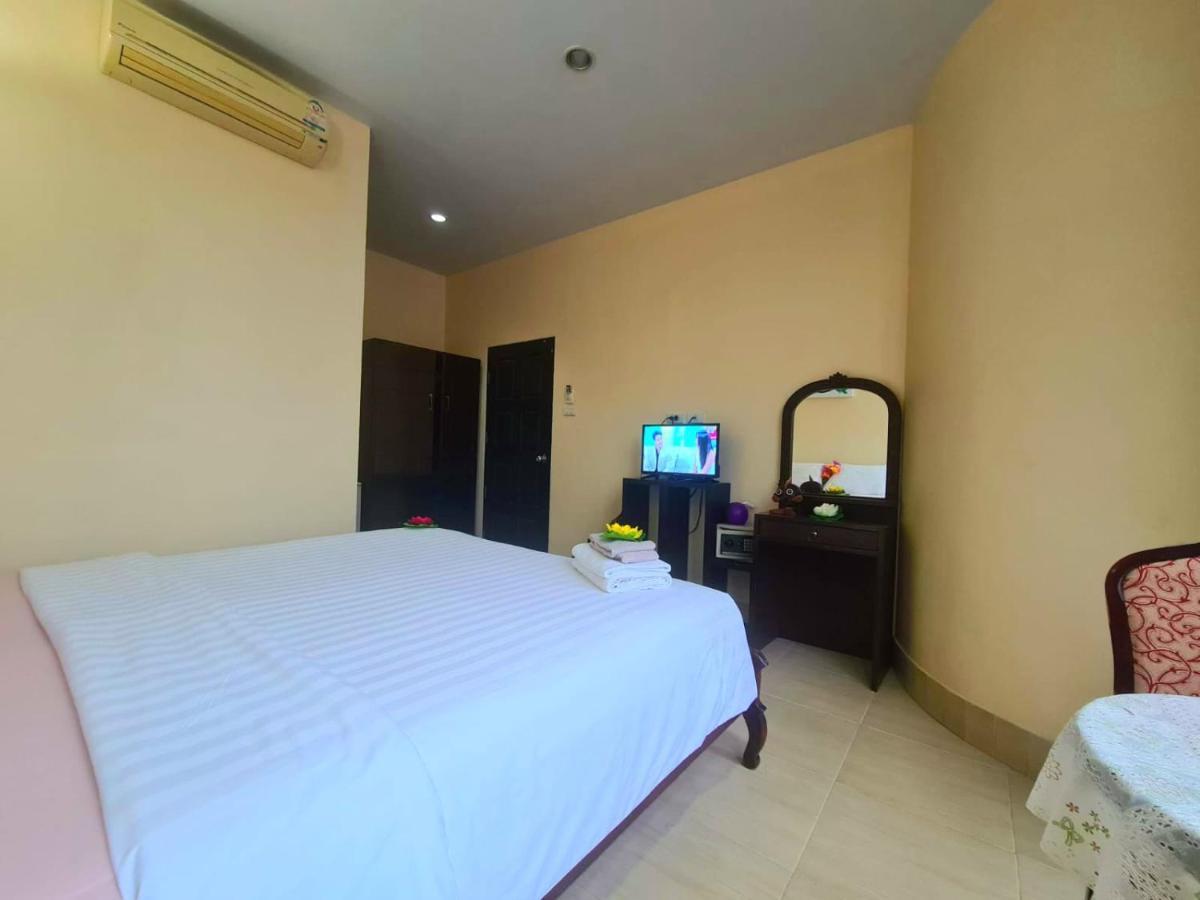 Happy Holidays Hotel Patong Esterno foto