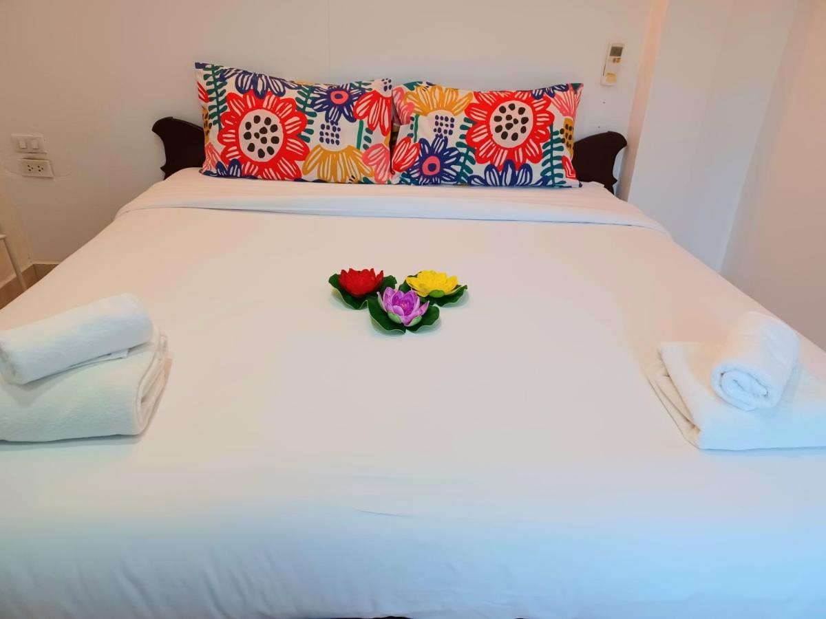 Happy Holidays Hotel Patong Esterno foto