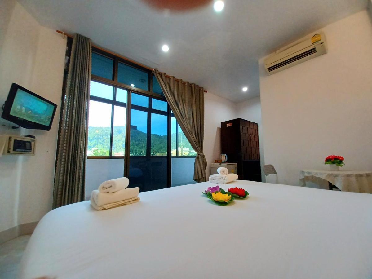 Happy Holidays Hotel Patong Esterno foto