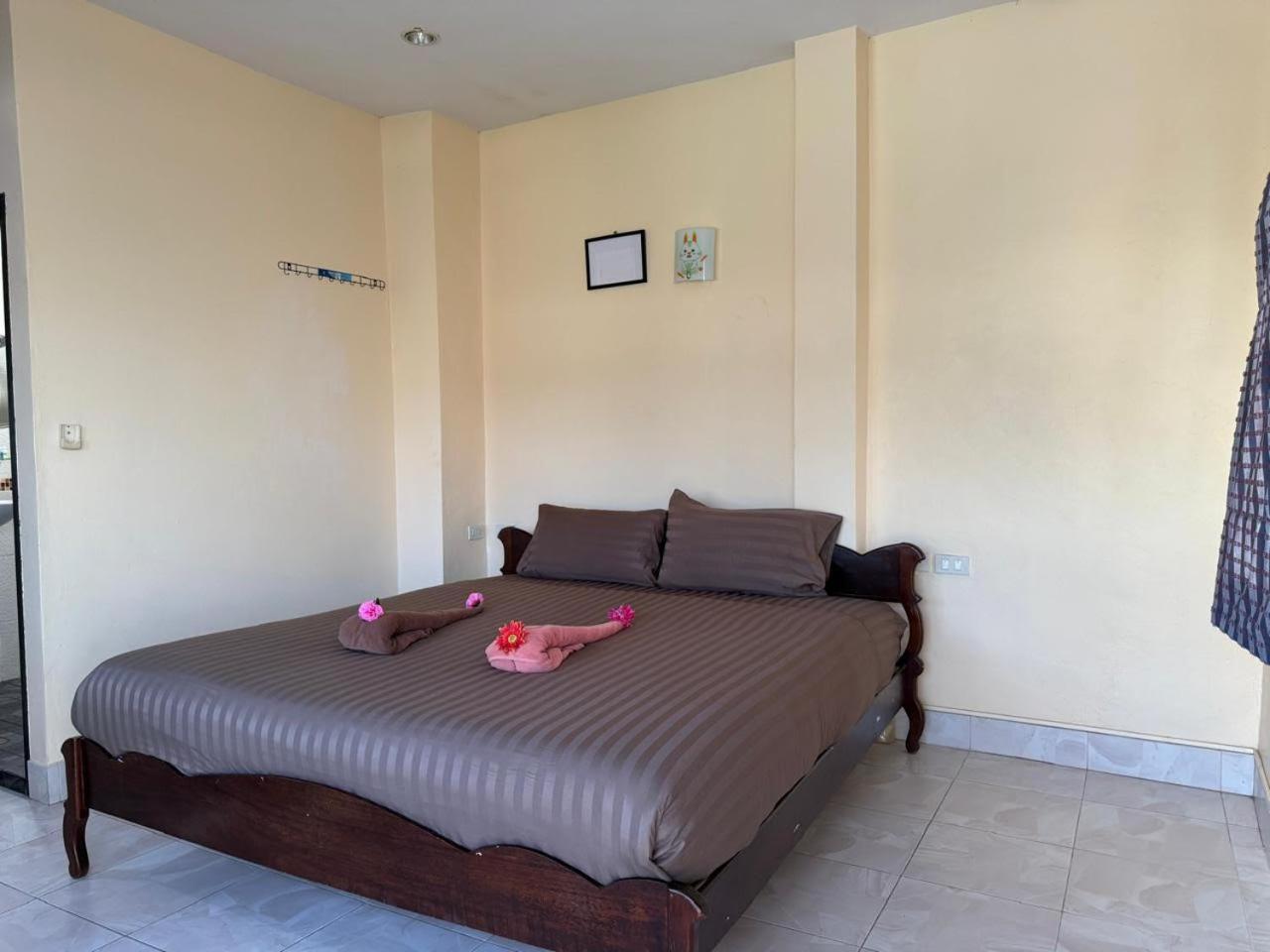 Happy Holidays Hotel Patong Esterno foto